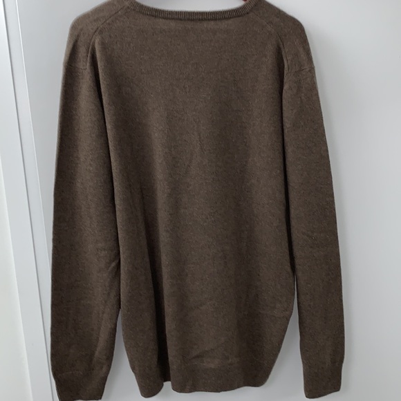 ❣️100% Cashmere❣️Harold XXL V-neck sweater Retail price $475 - Picture 9 of 10